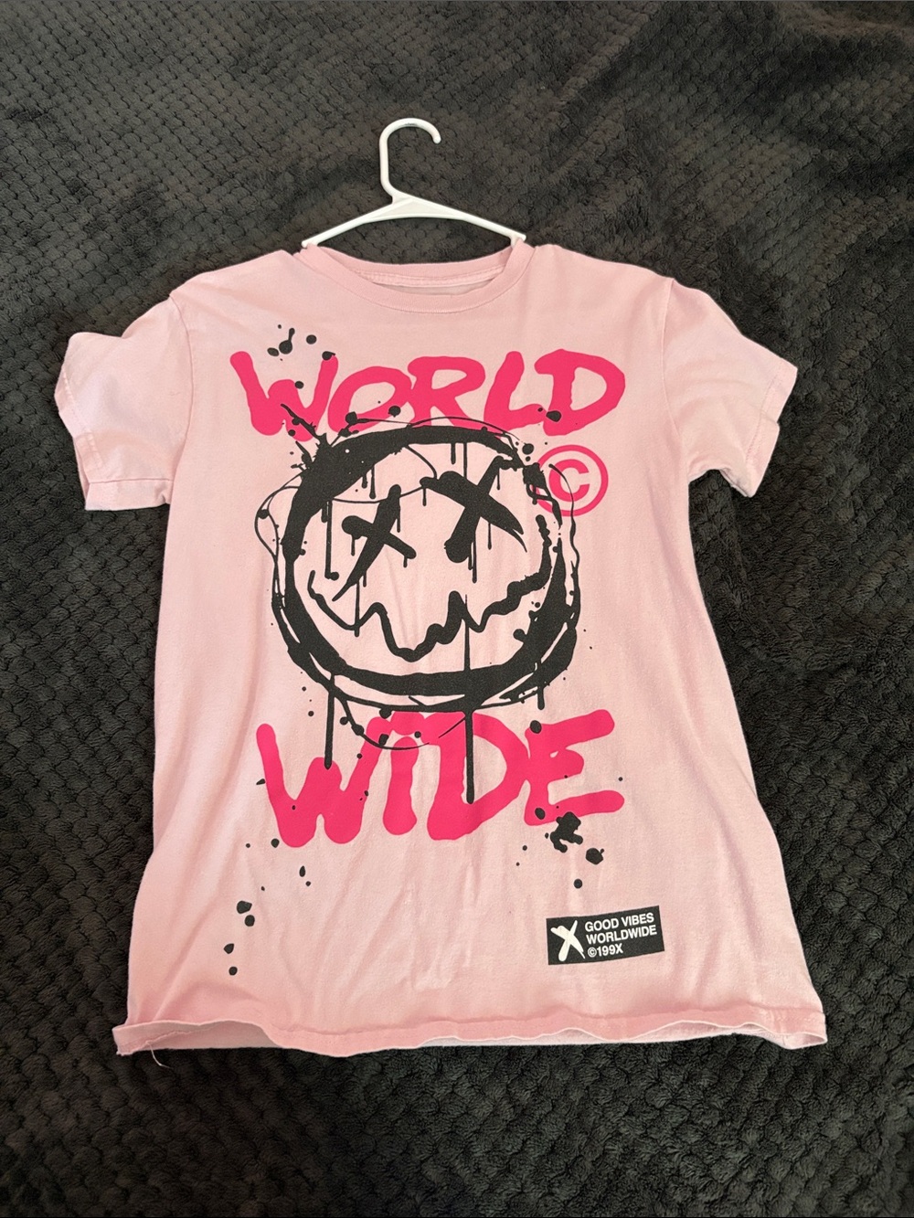 Fashion Nova Pink Graphic 'World Wide' Short Sleeve Tee